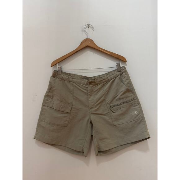North Face Women’s XL Cargo Shorts Hiking Camping Fishing Outdoor Nylon Tan - Picture 1 of 6
